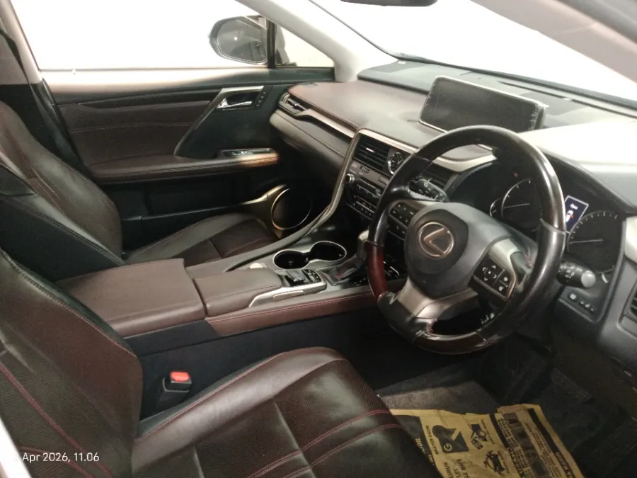 Foto Mobil Bekas Kabin Depan Lexus RX 200t 2.0 Luxury tahun 2017