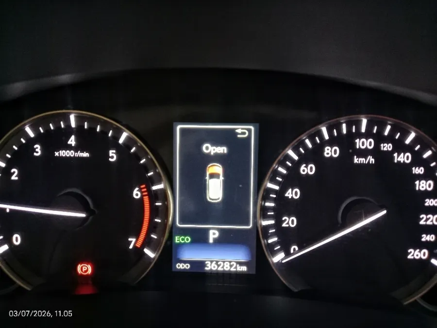 Foto Mobil Bekas Odometer Lexus RX 200t 2.0 Luxury tahun 2017