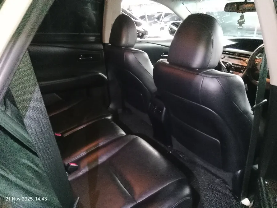 Foto Mobil Bekas Kabin Belakang Lexus RX 270 2.7 tahun 2012