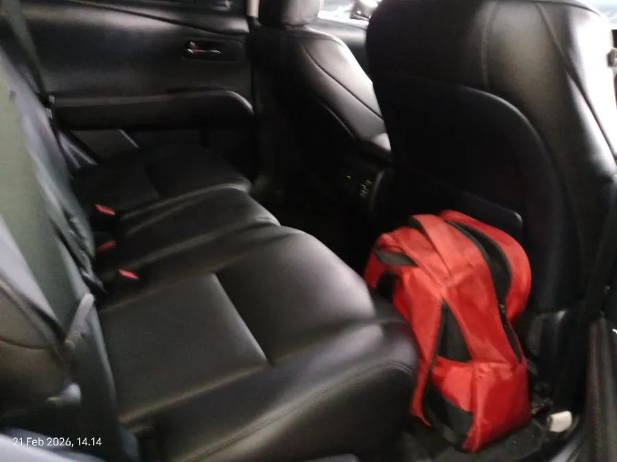 Foto Mobil Bekas Kabin Belakang Lexus RX 270 2.7 tahun 2012