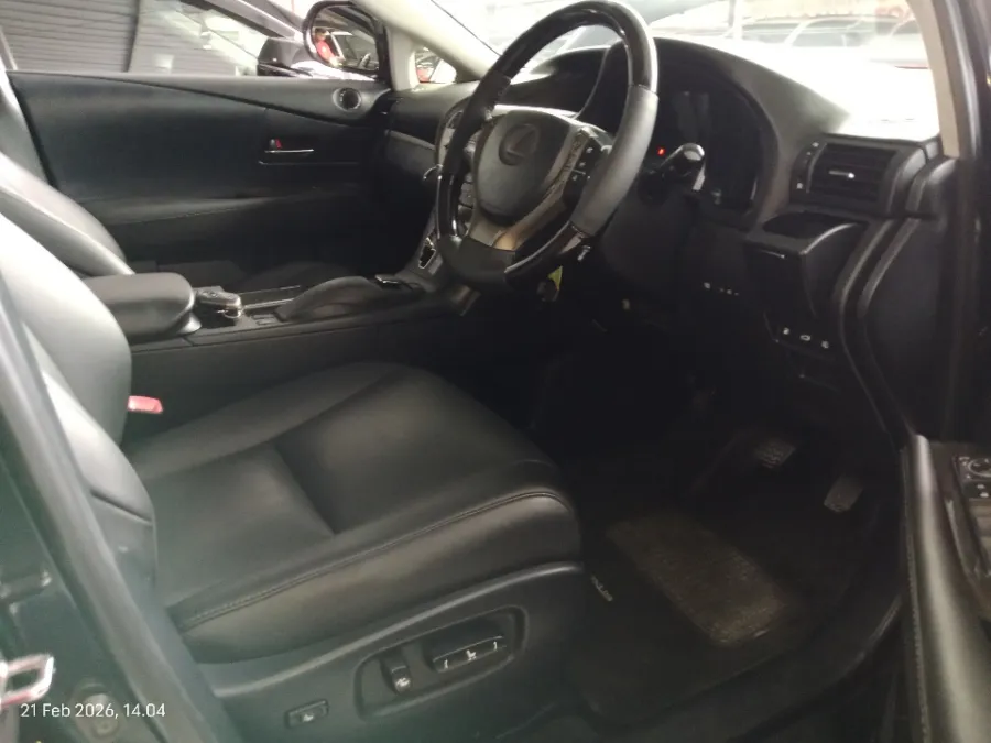 Foto Mobil Bekas Kabin Depan Lexus RX 270 2.7 tahun 2012