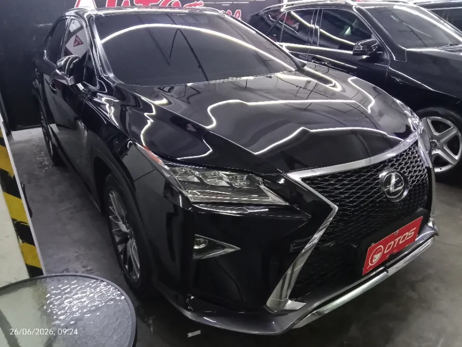 Foto Mobil Bekas Kanan Depan Lexus RX 300 2.0 tahun 2019
