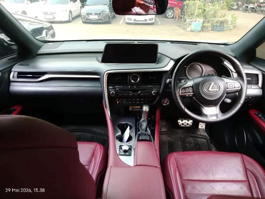 Foto Mobil Bekas Dashboard Lexus RX 300 2.0 F-Sport tahun 2018