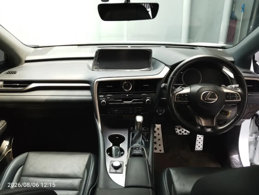 Foto Mobil Bekas Dashboard Lexus RX 300 2.0 F-Sport tahun 2018