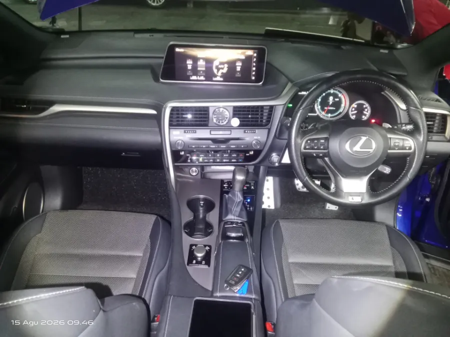 Foto Mobil Bekas Dashboard Lexus RX 300 2.0 F-Sport tahun 2018