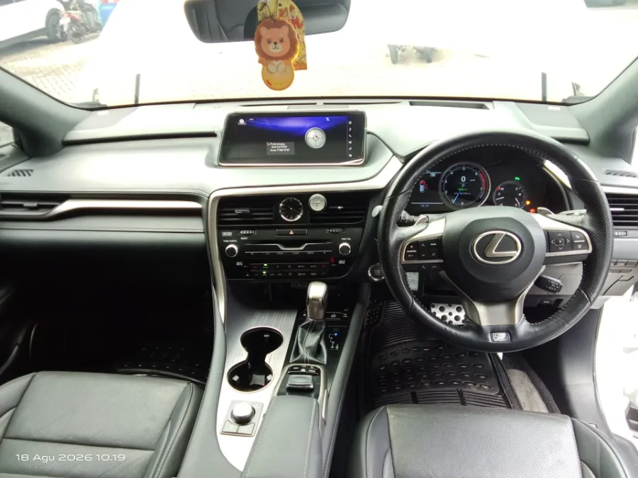Foto Mobil Bekas Dashboard Lexus RX 300 2.0 F-Sport tahun 2018