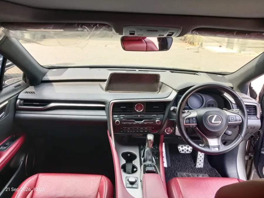 Foto Mobil Bekas Dashboard Lexus RX 300 2.0 F-Sport tahun 2018