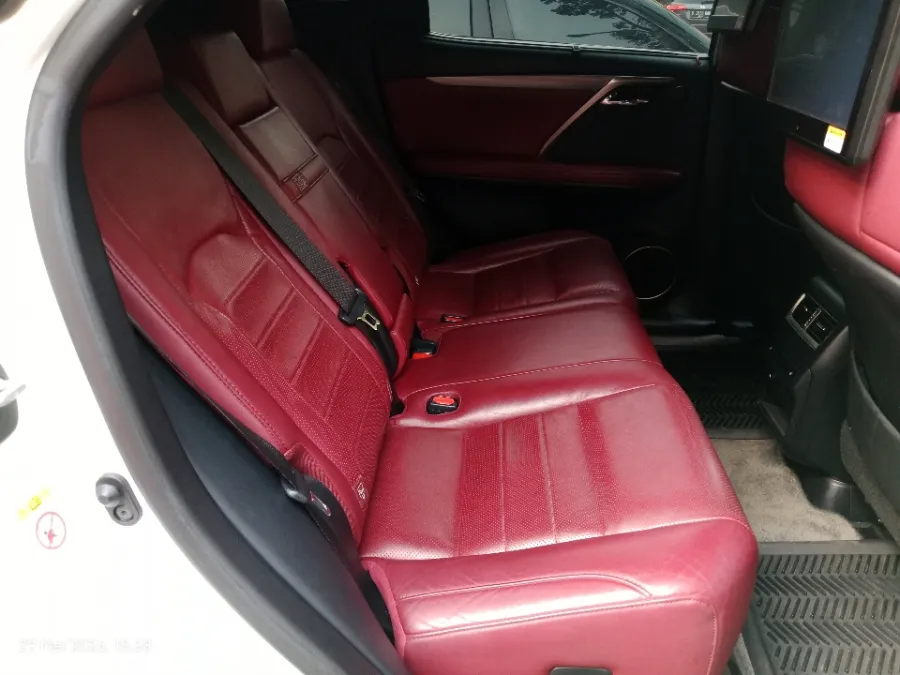 Foto Mobil Bekas Kabin Belakang Lexus RX 300 2.0 F-Sport tahun 2018