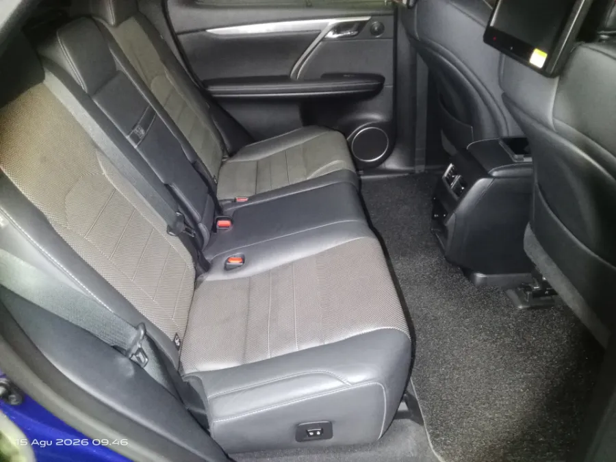 Foto Mobil Bekas Kabin Belakang Lexus RX 300 2.0 F-Sport tahun 2018