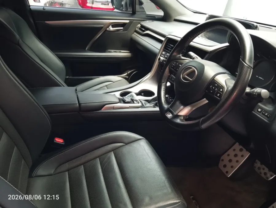 Foto Mobil Bekas Kabin Depan Lexus RX 300 2.0 F-Sport tahun 2018