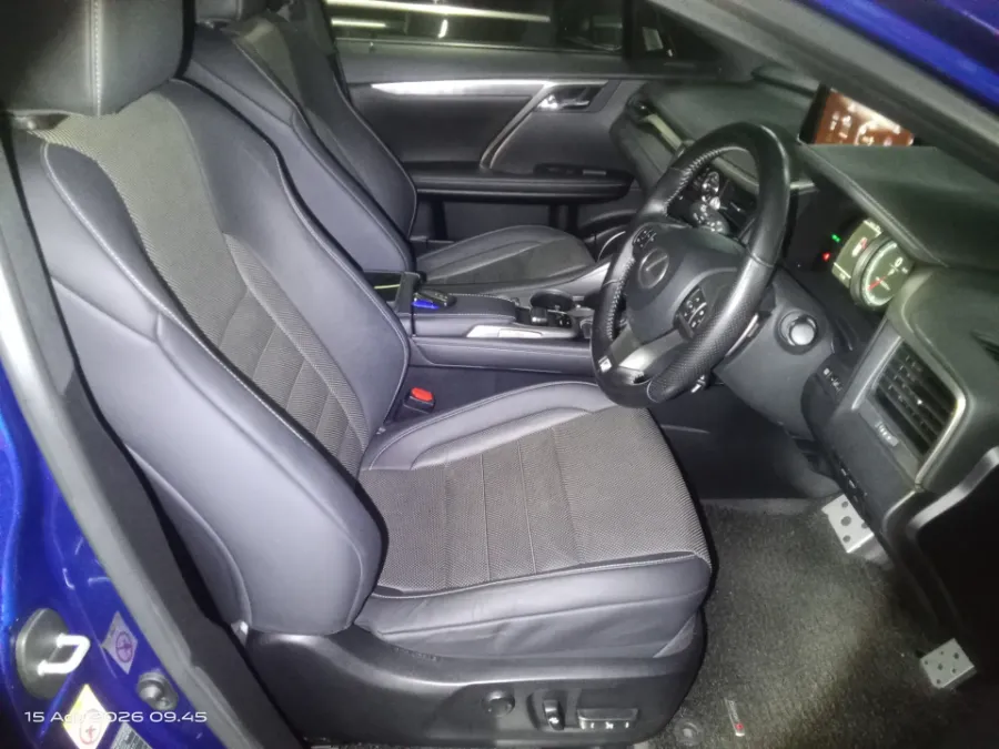 Foto Mobil Bekas Kabin Depan Lexus RX 300 2.0 F-Sport tahun 2018