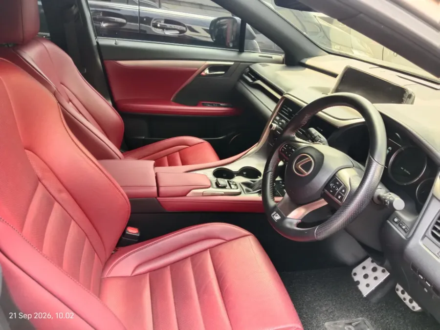 Foto Mobil Bekas Kabin Depan Lexus RX 300 2.0 F-Sport tahun 2018