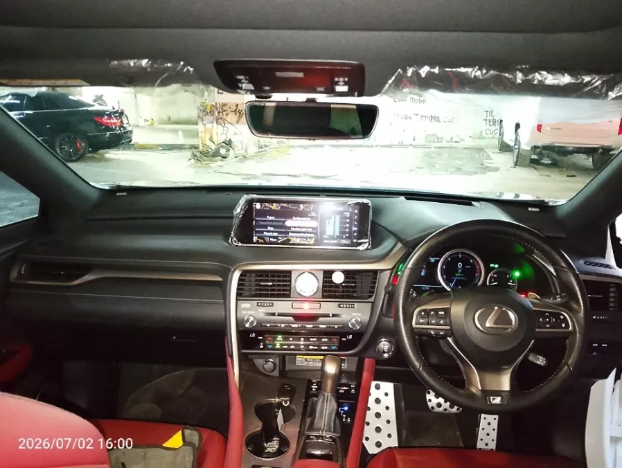 Foto Mobil Bekas Dashboard Lexus RX 300 2.0 F-Sport tahun 2019