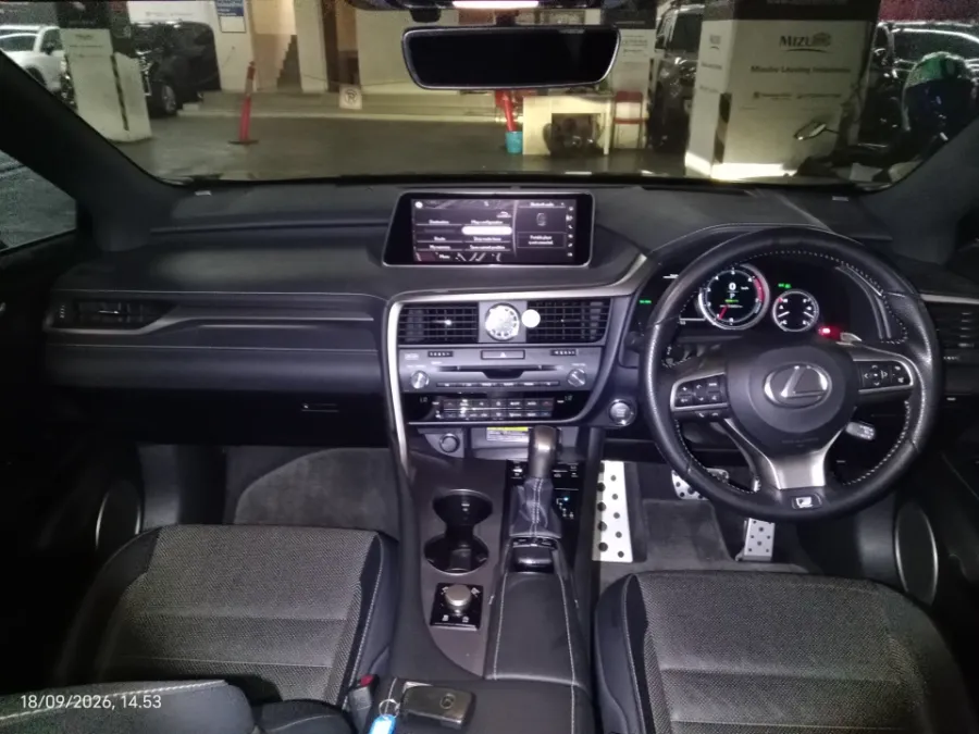 Foto Mobil Bekas Dashboard Lexus RX 300 2.0 F-Sport tahun 2019