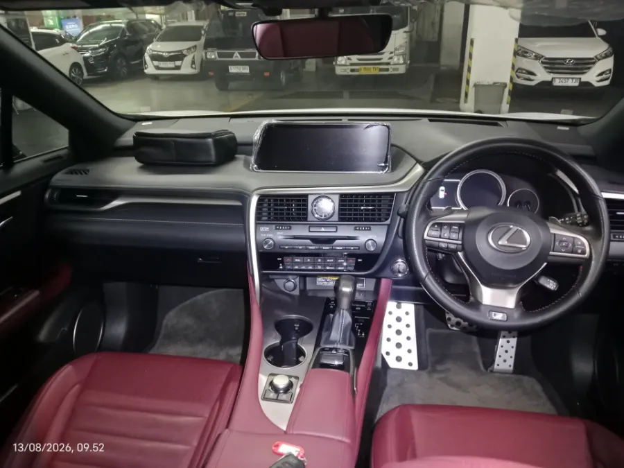 Foto Mobil Bekas Dashboard Lexus RX 300 2.0 F-Sport tahun 2019