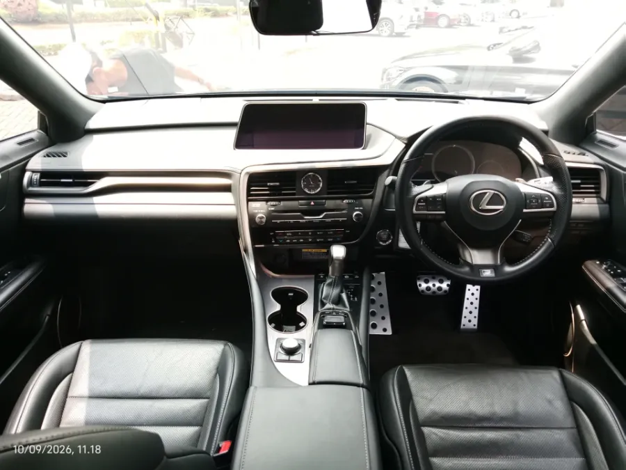 Foto Mobil Bekas Dashboard Lexus RX 300 2.0 F-Sport tahun 2019