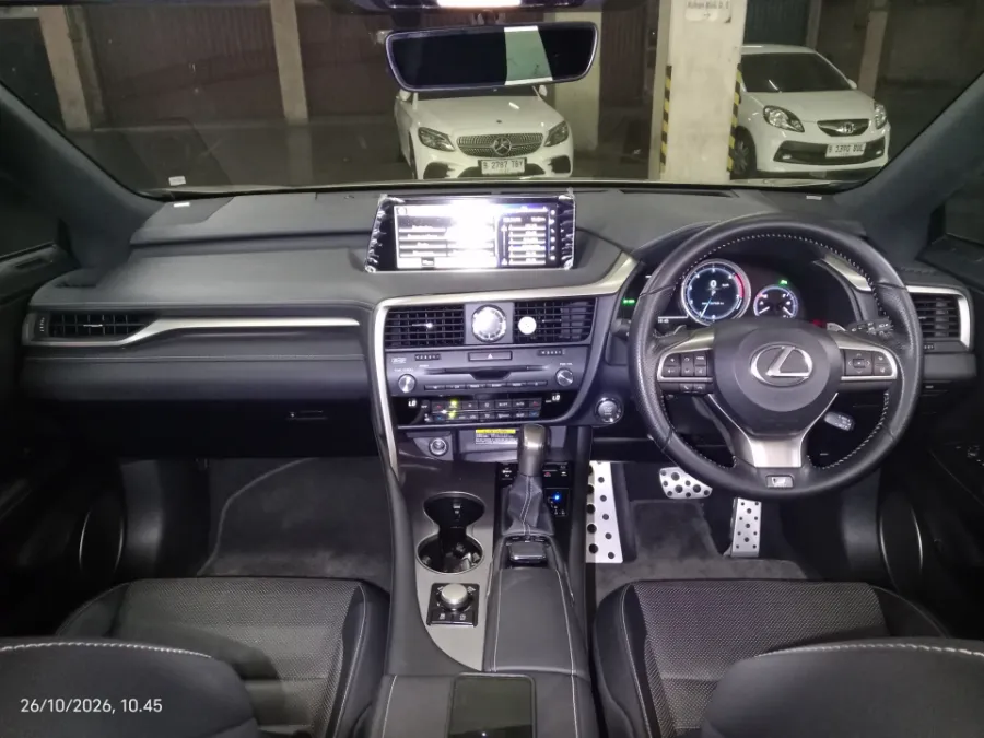 Foto Mobil Bekas Dashboard Lexus RX 300 2.0 F-Sport tahun 2019