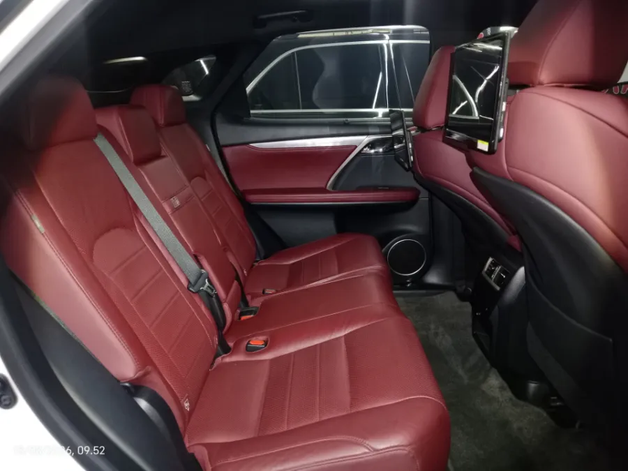 Foto Mobil Bekas Kabin Belakang Lexus RX 300 2.0 F-Sport tahun 2019