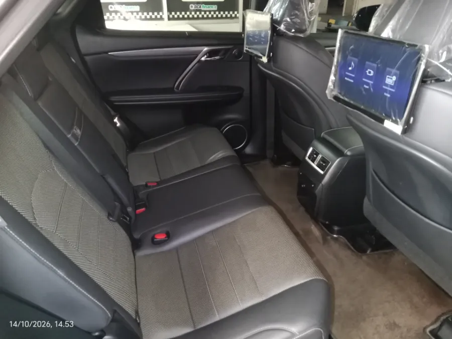 Foto Mobil Bekas Kabin Belakang Lexus RX 300 2.0 F-Sport tahun 2019