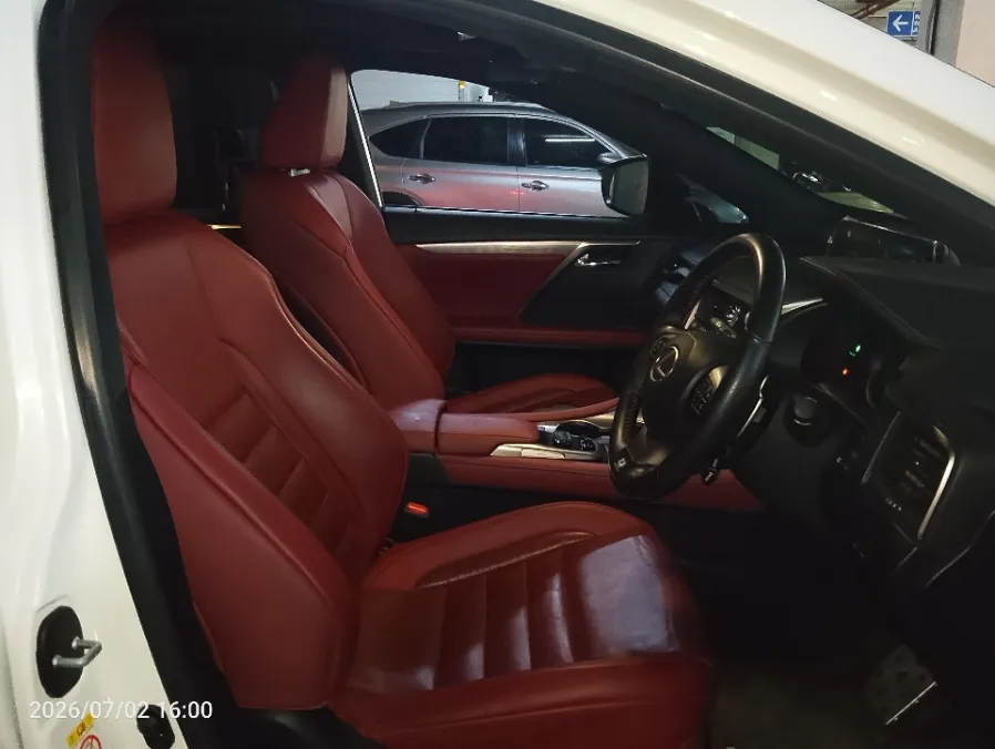 Foto Mobil Bekas Kabin Depan Lexus RX 300 2.0 F-Sport tahun 2019