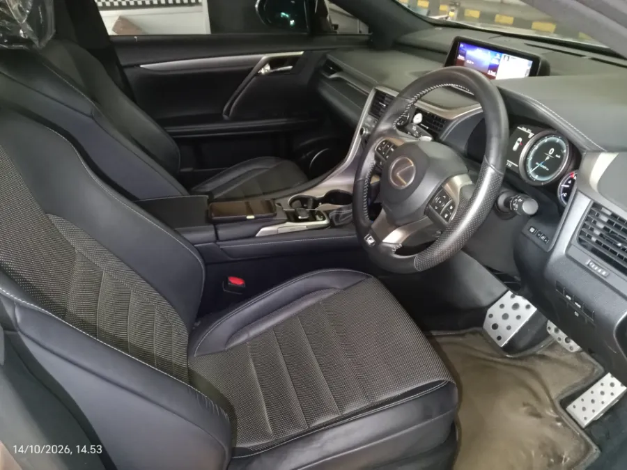 Foto Mobil Bekas Kabin Depan Lexus RX 300 2.0 F-Sport tahun 2019