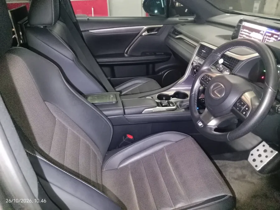 Foto Mobil Bekas Kabin Depan Lexus RX 300 2.0 F-Sport tahun 2019