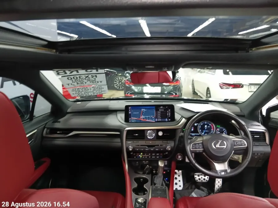 Foto Mobil Bekas Dashboard Lexus RX 300 2.0 F-Sport tahun 2020