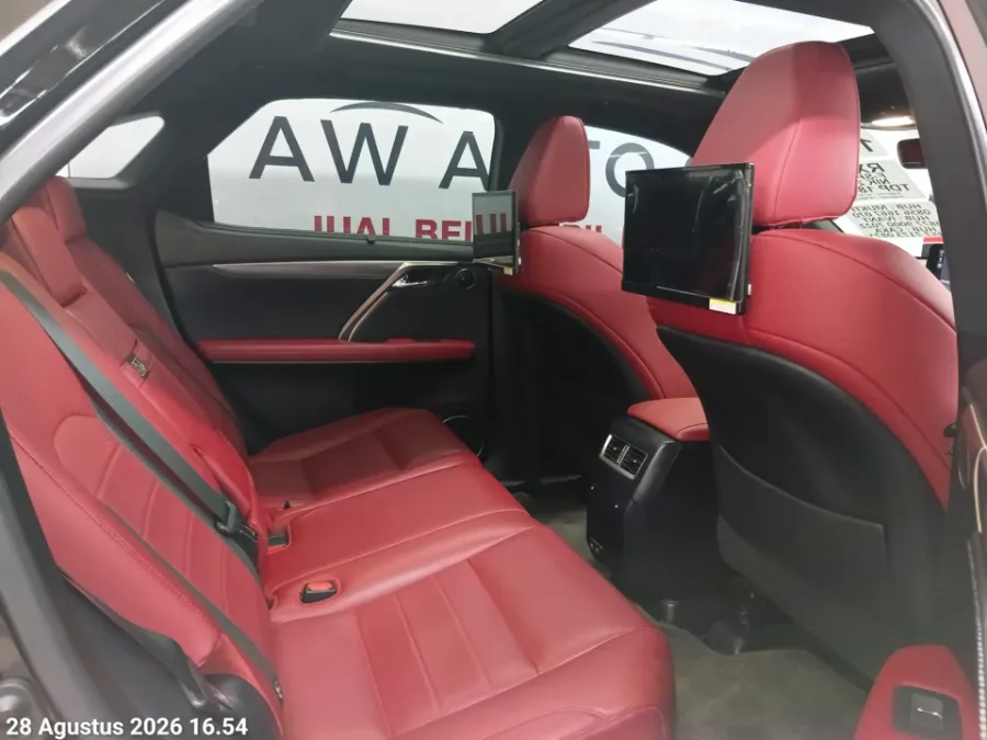 Foto Mobil Bekas Kabin Belakang Lexus RX 300 2.0 F-Sport tahun 2020