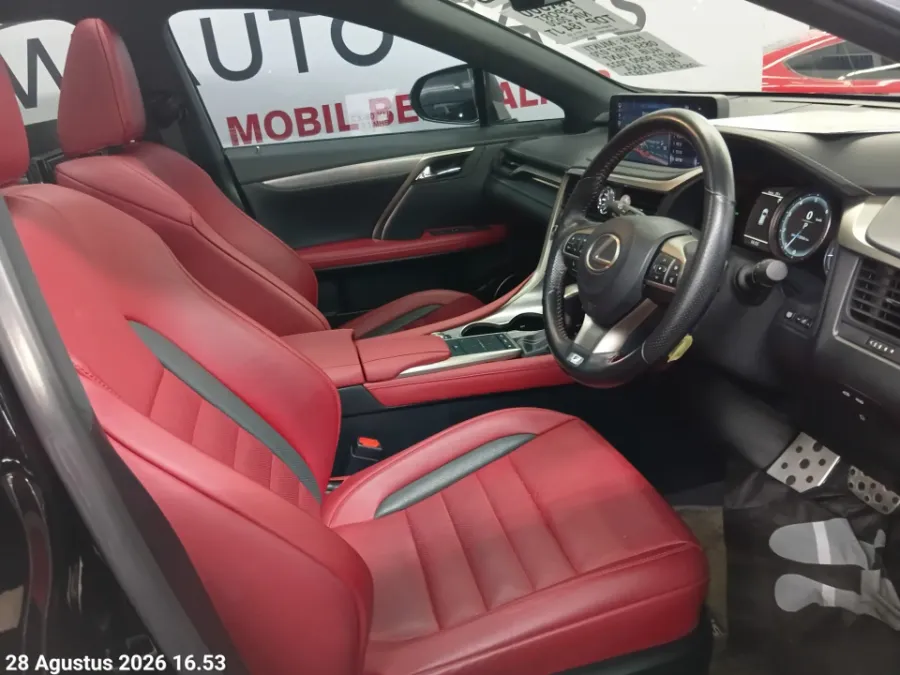 Foto Mobil Bekas Kabin Depan Lexus RX 300 2.0 F-Sport tahun 2020