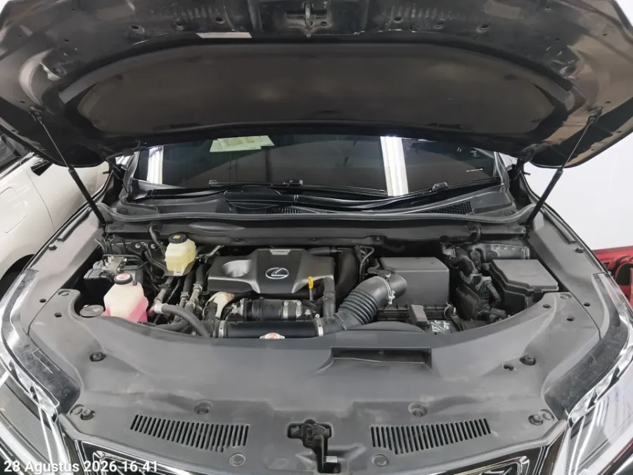 Foto Mobil Bekas Mesin Lexus RX 300 2.0 F-Sport tahun 2020