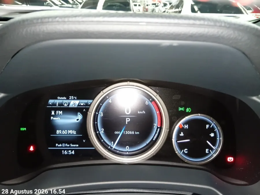 Foto Mobil Bekas Odometer Lexus RX 300 2.0 F-Sport tahun 2020