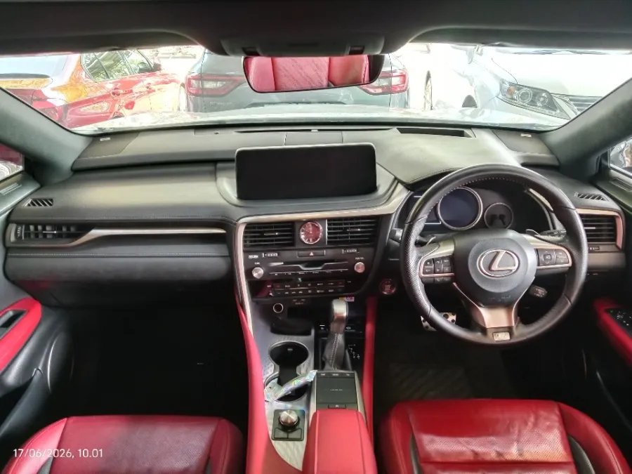 Foto Mobil Bekas Dashboard Lexus RX 300 2.0 F-Sport tahun 2021