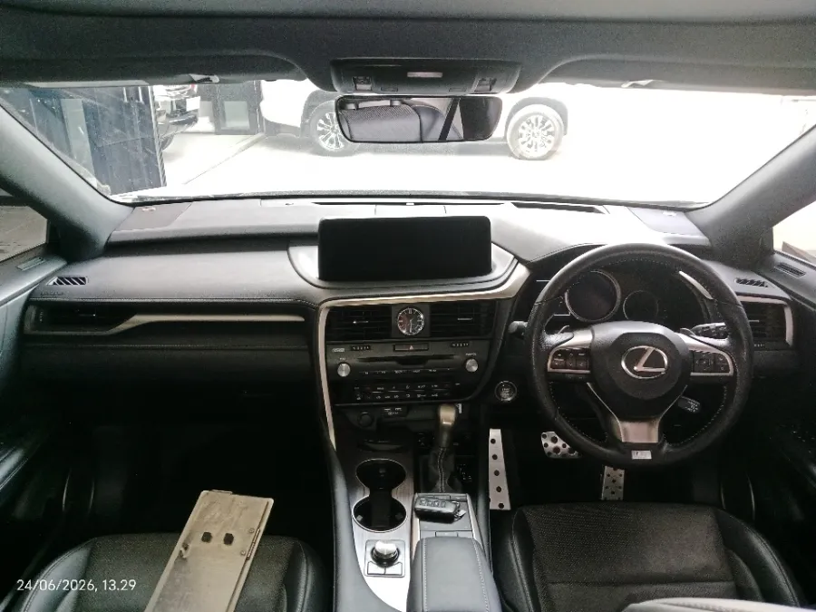 Foto Mobil Bekas Dashboard Lexus RX 300 2.0 F-Sport tahun 2021