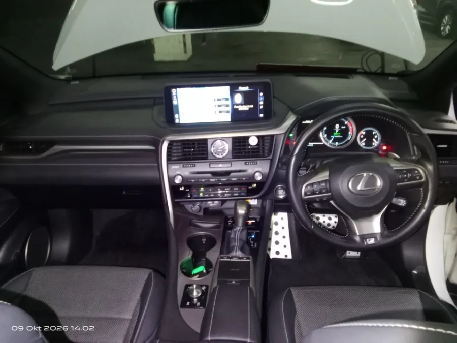 Foto Mobil Bekas Dashboard Lexus RX 300 2.0 F-Sport tahun 2021