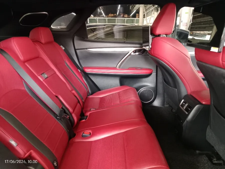 Foto Mobil Bekas Kabin Belakang Lexus RX 300 2.0 F-Sport tahun 2021