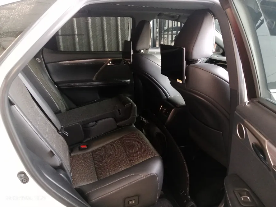 Foto Mobil Bekas Kabin Belakang Lexus RX 300 2.0 F-Sport tahun 2021