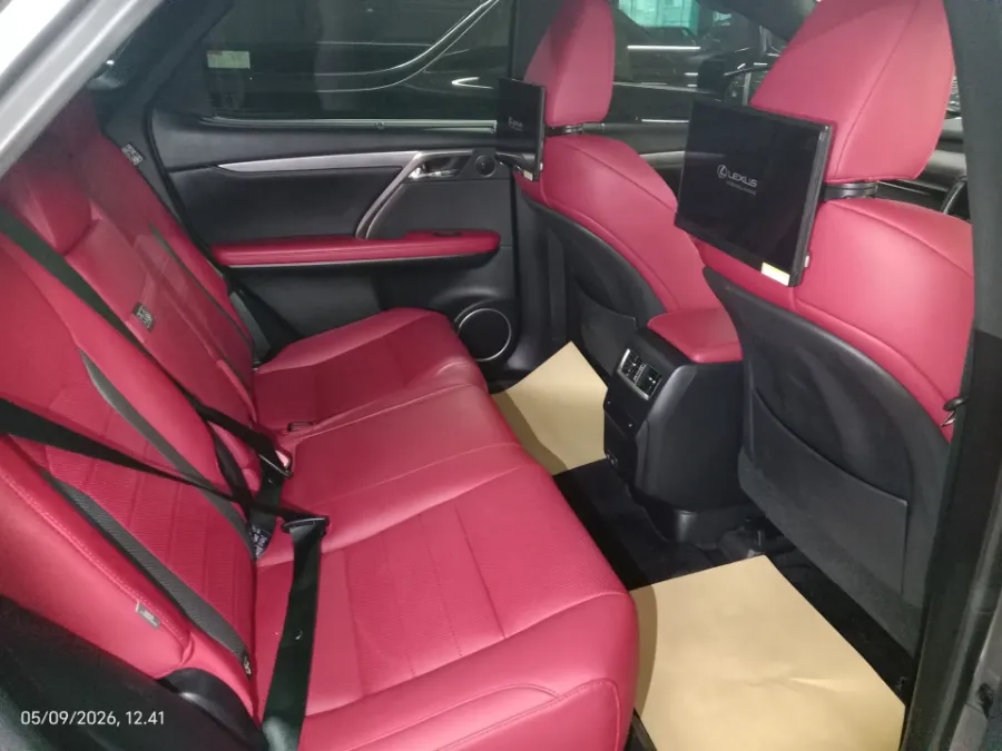 Foto Mobil Bekas Kabin Belakang Lexus RX 300 2.0 F-Sport tahun 2021