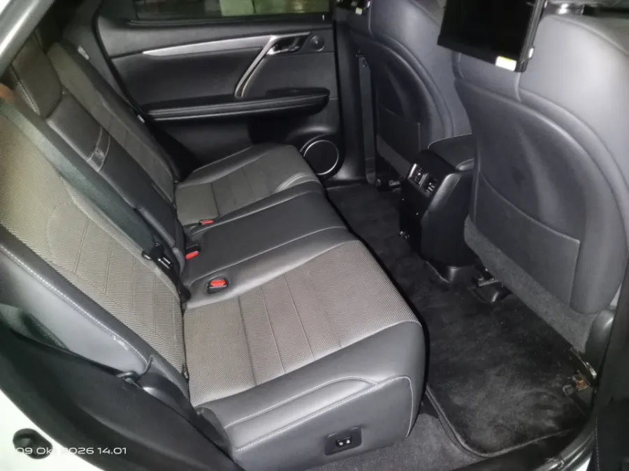 Foto Mobil Bekas Kabin Belakang Lexus RX 300 2.0 F-Sport tahun 2021