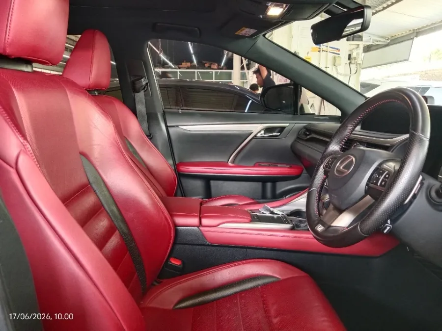 Foto Mobil Bekas Kabin Depan Lexus RX 300 2.0 F-Sport tahun 2021