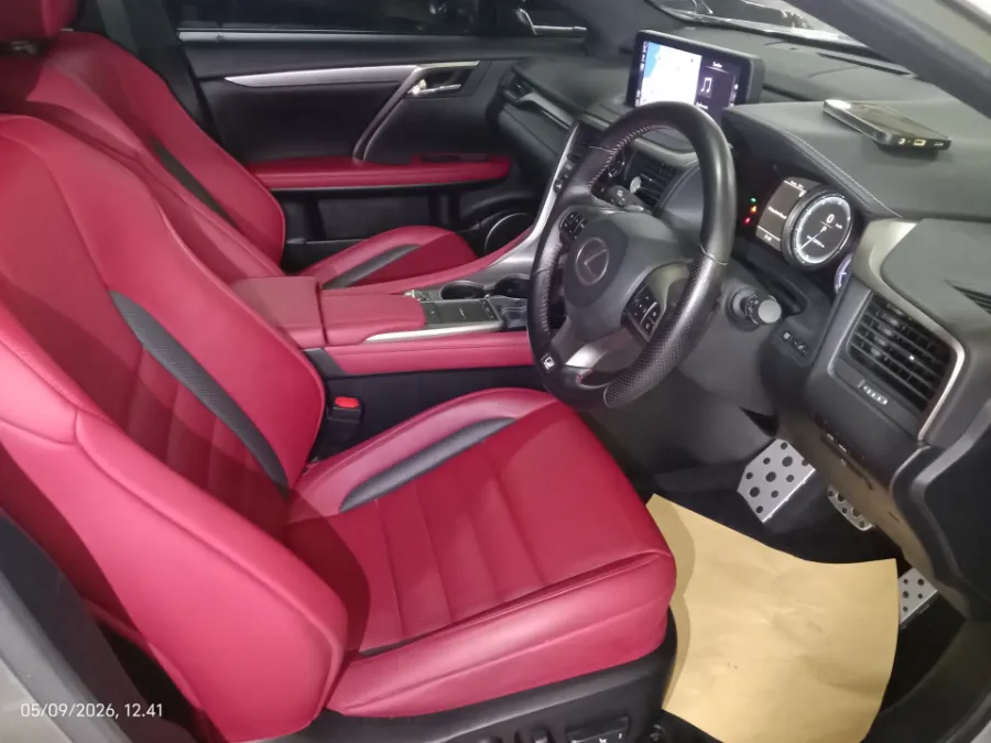 Foto Mobil Bekas Kabin Depan Lexus RX 300 2.0 F-Sport tahun 2021