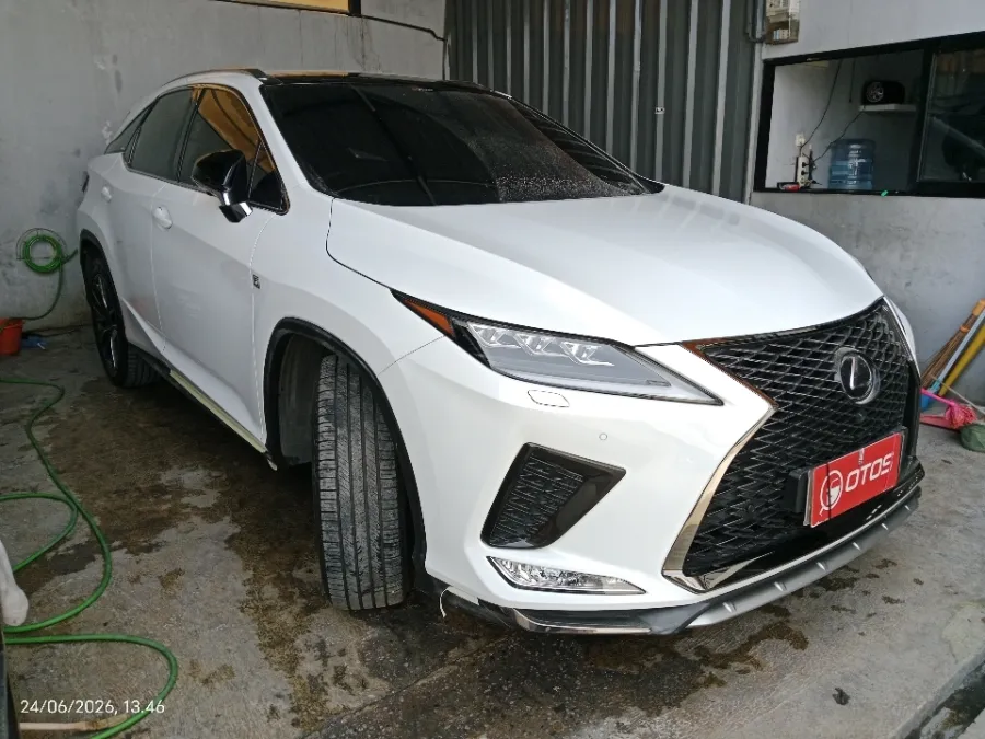 Foto Mobil Bekas Kanan Depan Lexus RX 300 2.0 F-Sport tahun 2021