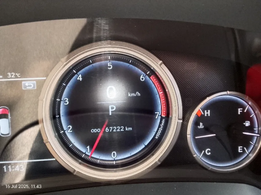 Foto Mobil Bekas Odometer Lexus RX 300 2.0 F-Sport tahun 2021
