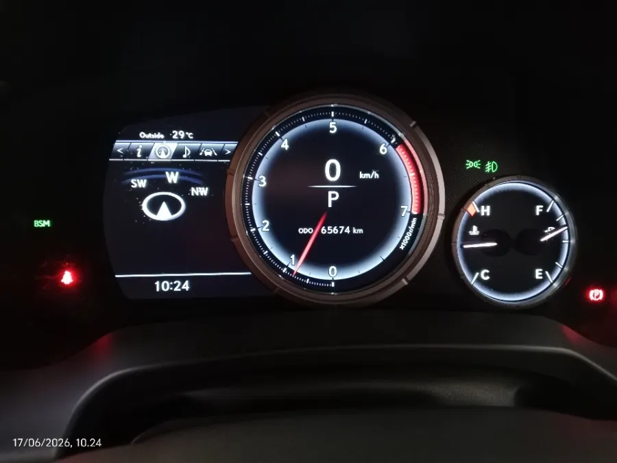 Foto Mobil Bekas Odometer Lexus RX 300 2.0 F-Sport tahun 2021