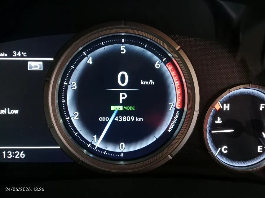 Foto Mobil Bekas Odometer Lexus RX 300 2.0 F-Sport tahun 2021