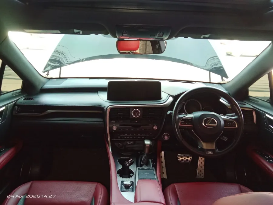 Foto Mobil Bekas Dashboard Lexus RX 300 2.0 F-Sport tahun 2022