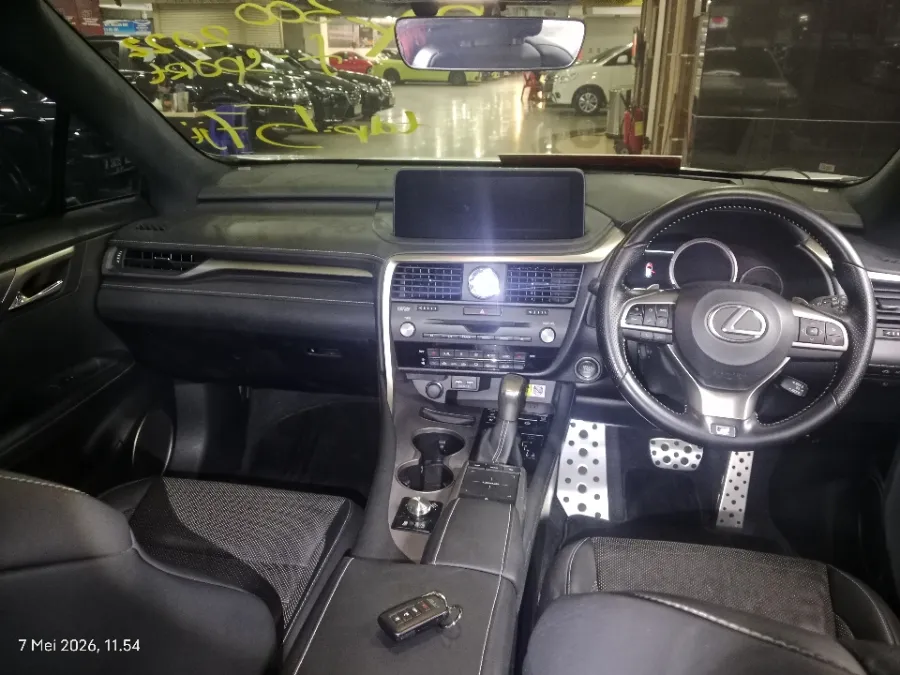 Foto Mobil Bekas Dashboard Lexus RX 300 2.0 F-Sport tahun 2022