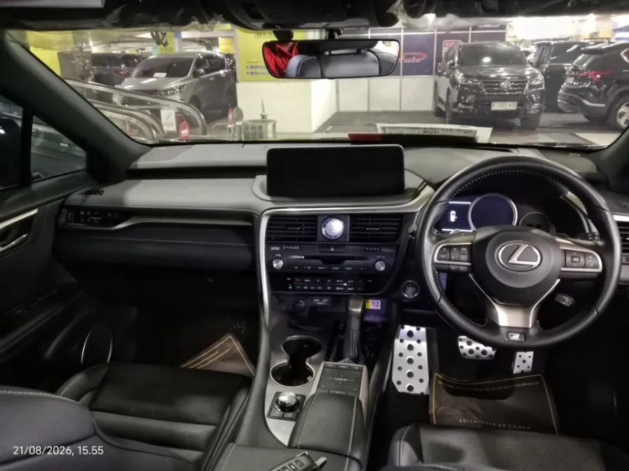Foto Mobil Bekas Dashboard Lexus RX 300 2.0 F-Sport tahun 2022
