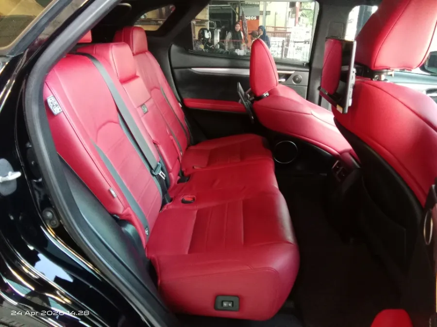 Foto Mobil Bekas Kabin Belakang Lexus RX 300 2.0 F-Sport tahun 2022