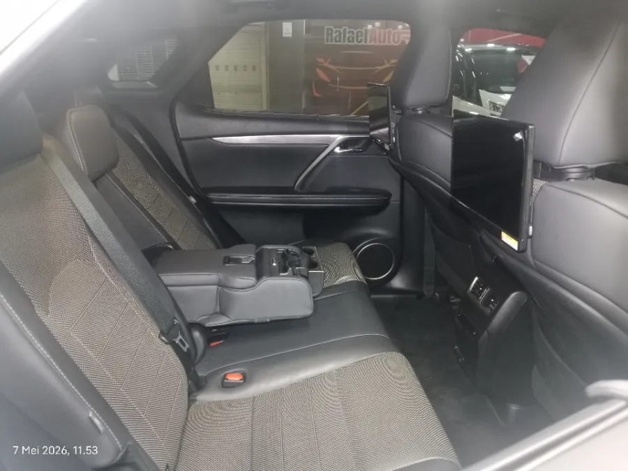 Foto Mobil Bekas Kabin Belakang Lexus RX 300 2.0 F-Sport tahun 2022
