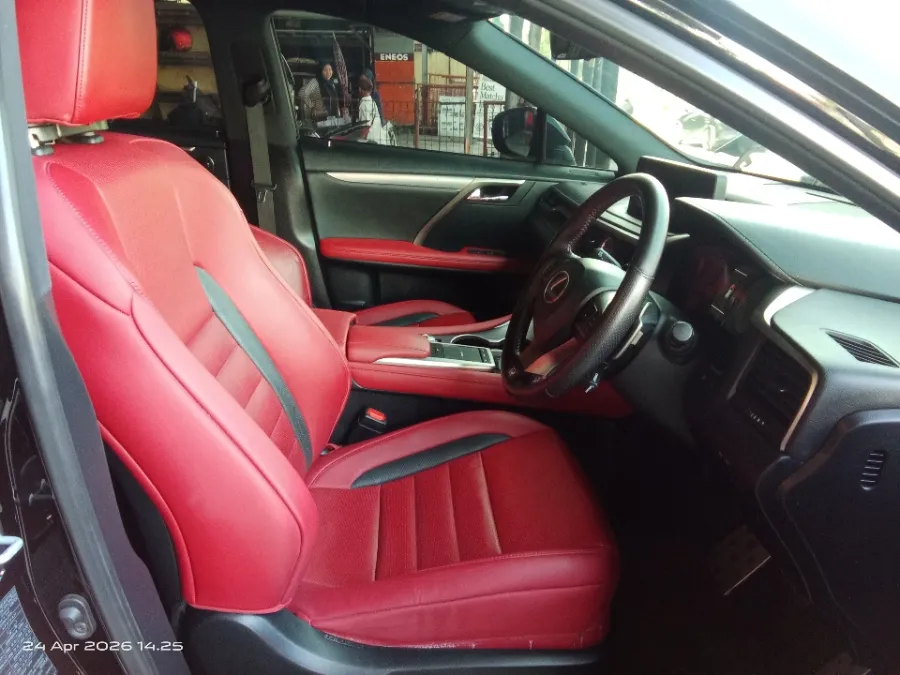 Foto Mobil Bekas Kabin Depan Lexus RX 300 2.0 F-Sport tahun 2022